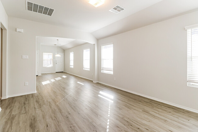 Building Photo - 3404 Cannon Dr