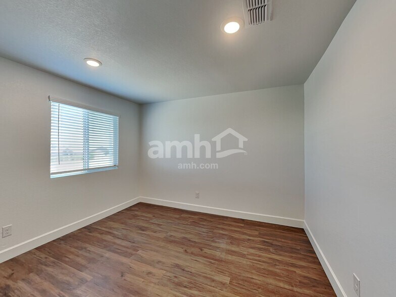 Building Photo - 8839 N 171st Dr