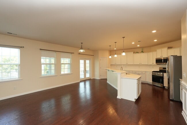 Building Photo - Modern 4BR 3.5BA w/ Updated Kitchen + Screened Porch + Wraparound Island in Bryton