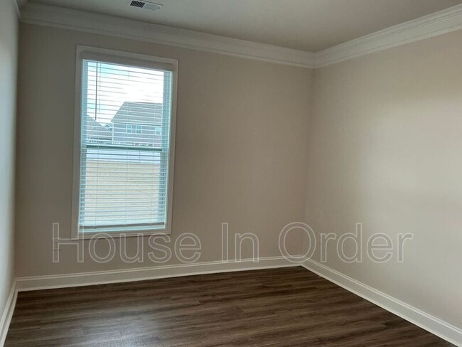 Building Photo - 41 Silverthorne Ct