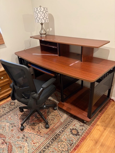 Desk - 109 S Laurel Ave