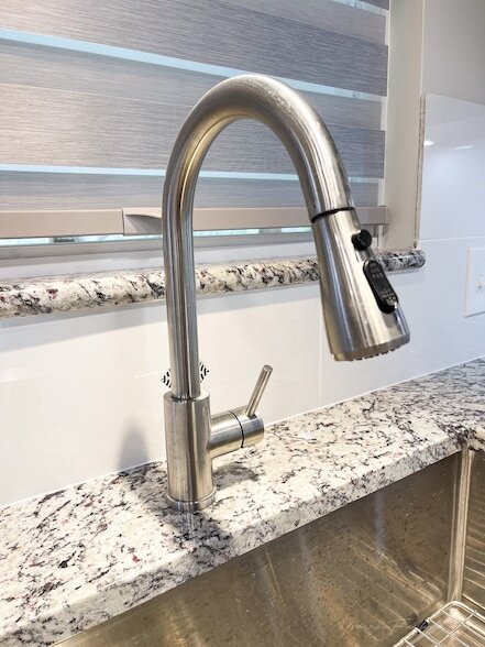 Building Photo - 722 E Strong Pkwy