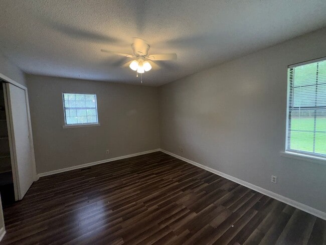 Building Photo - Minutes From Jax State and Jacksonville Ci...