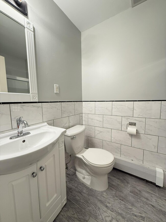 Building Photo - 1253 Island Dr