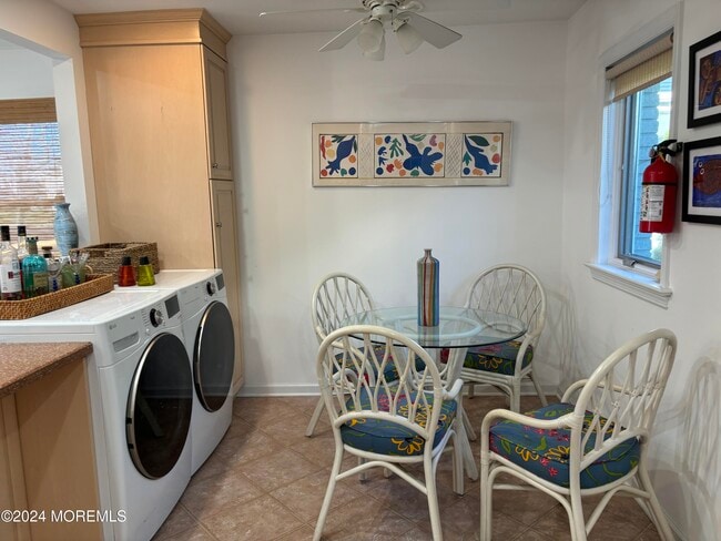 Building Photo - 206 Beach Ave