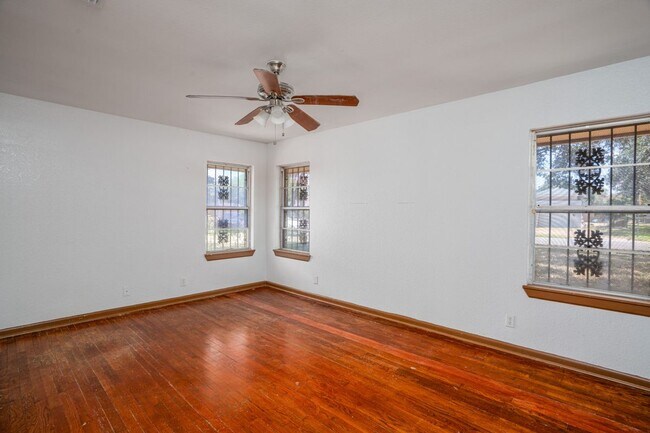 Building Photo - 612 La Vista Ave
