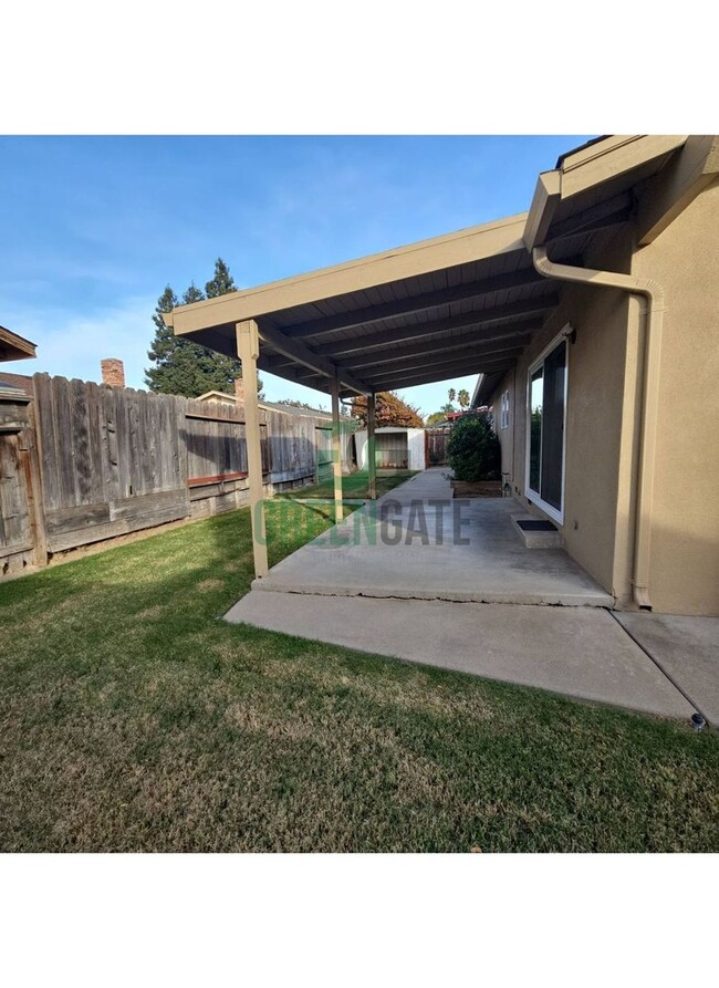 Building Photo - 3 Bedroom 2 Bath Modesto home available!!