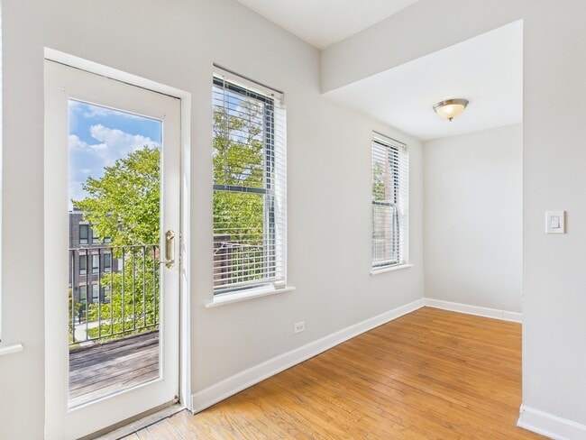 Building Photo - 5003 S Prairie Ave
