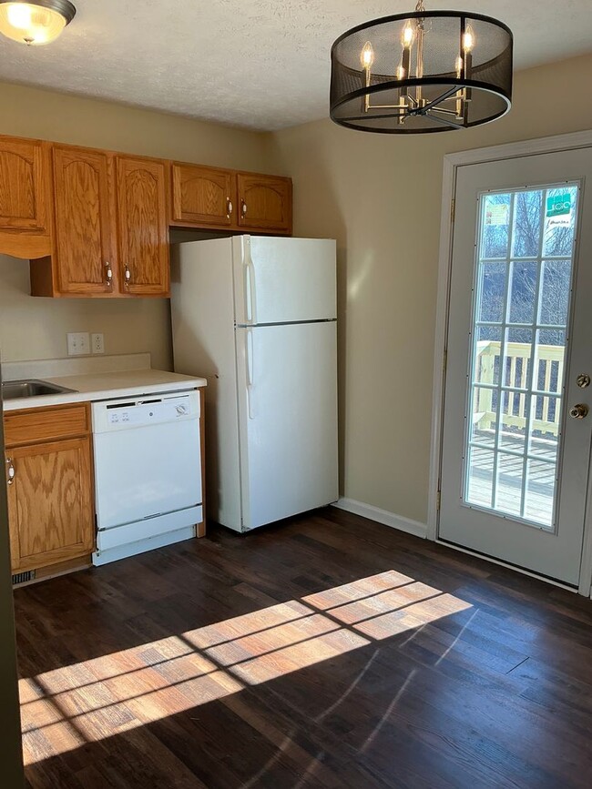 Building Photo - 1006 Bobcat Dr