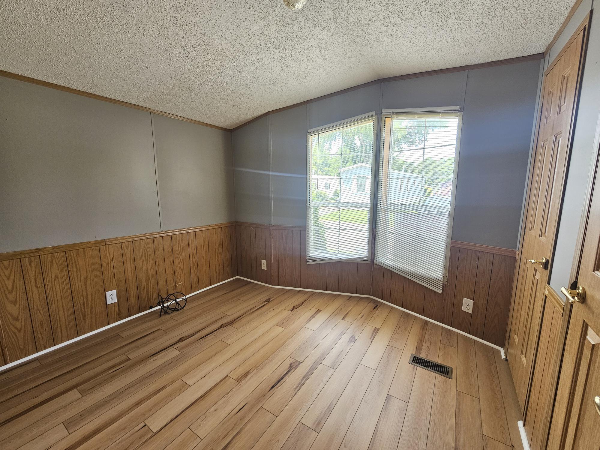 Building Photo - 442 Tulip Dr