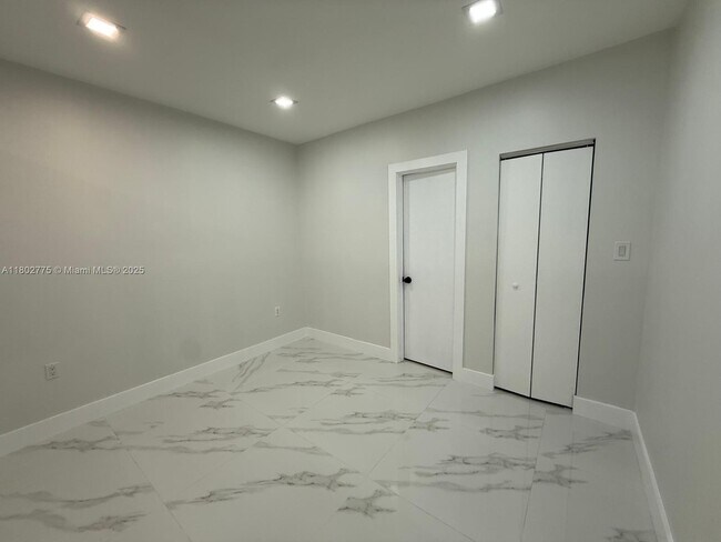 Building Photo - 15711 SW 106th Ave