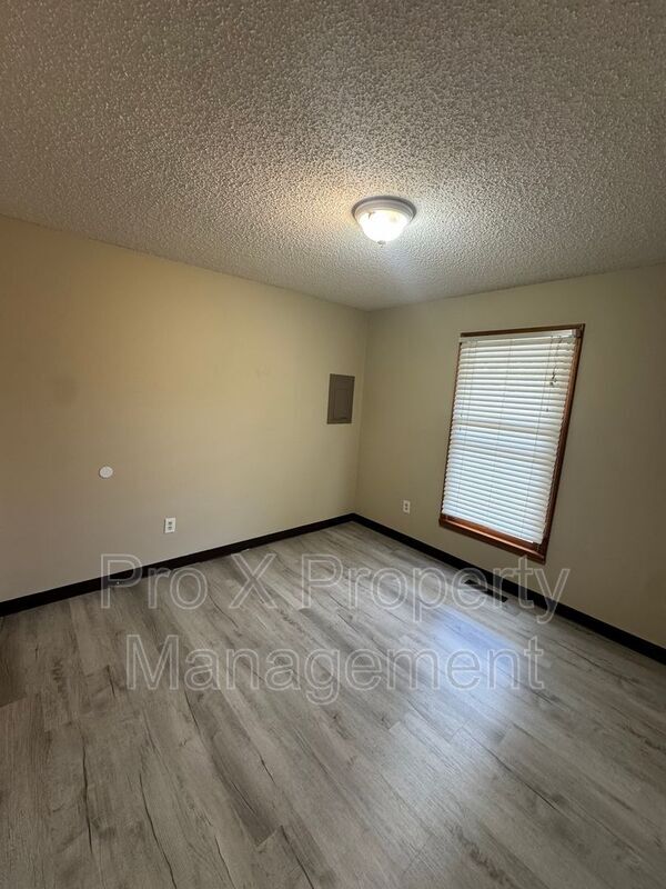Building Photo - 753 S Campbell Ave