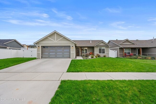 Building Photo - Beautiful home in Post Falls