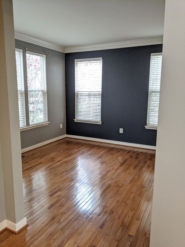 Building Photo - Single Family Home in Established Urbana Highlands Ready before the holidays!