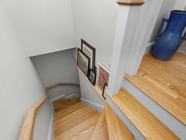 Building Photo - 225 Saratoga St