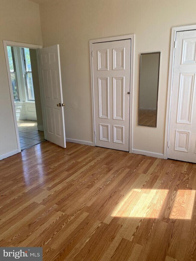 Building Photo - 649 N 40th St