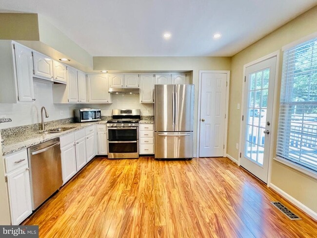 Building Photo - 9703 Sassafras Ct
