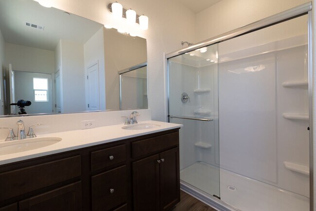 Building Photo - Stunning new home for rent in Manteca!