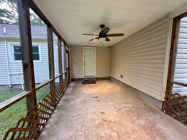 Building Photo - 3 Bedroom House on One Acre of Land!