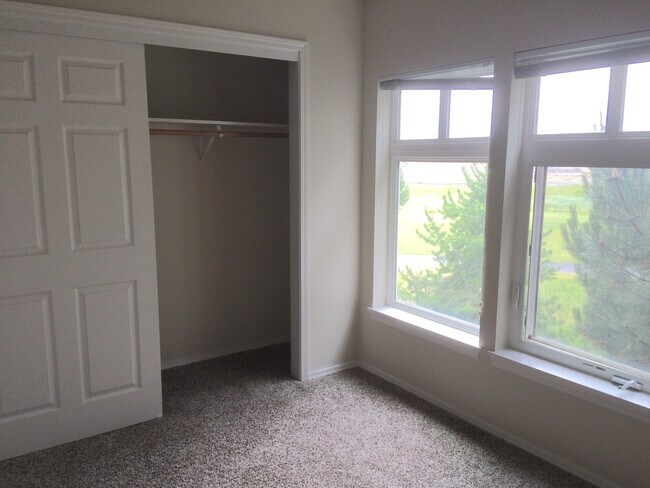 Building Photo - 6367 Murray Way NE