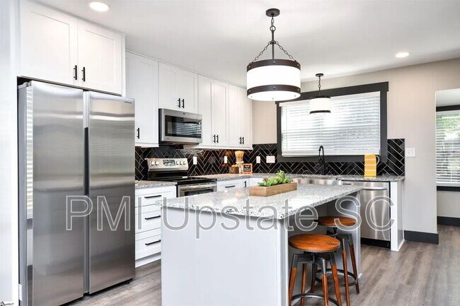 Building Photo - 105 McMakin Dr