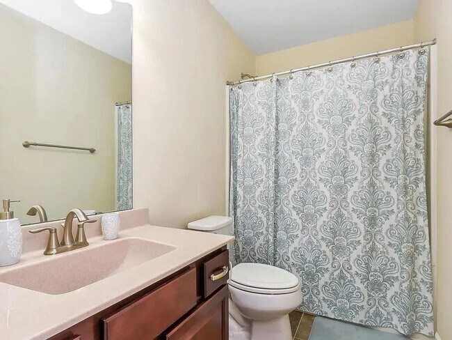 Building Photo - Beautiful 5bed home in apple valley! Dont miss this one!