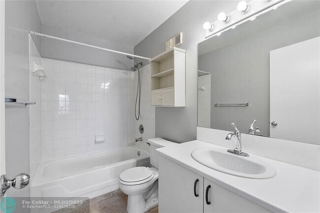 Building Photo - 120 Yacht Club Way