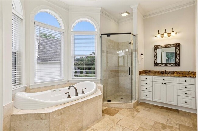 Building Photo - 2503 Regency Lake Dr