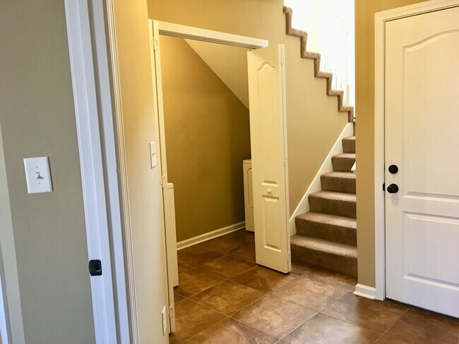 Building Photo - 1723 A THISTLEWOOD DR  CLARKSVILLE , TN 37042