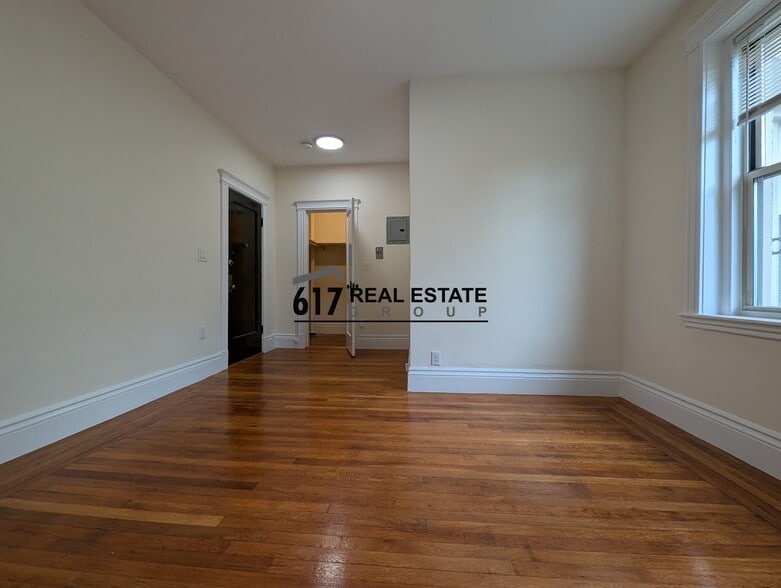 Building Photo - 31 Park Dr