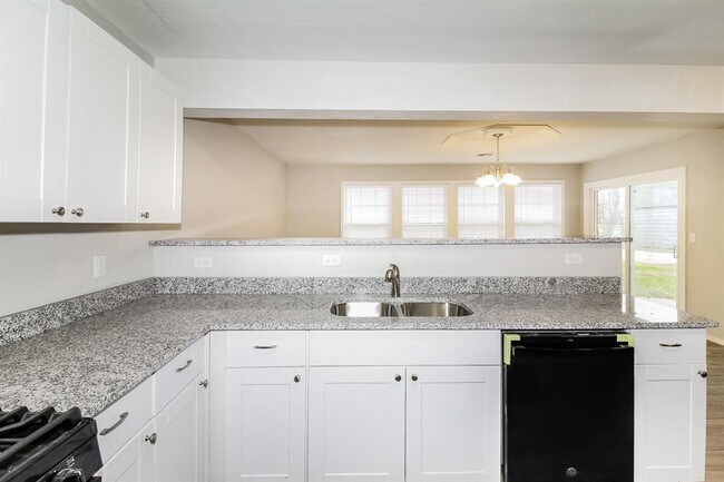 Building Photo - 800 Plaza Dr