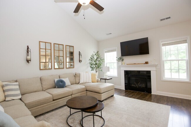 Building Photo - Gorgeous 4 bedroom home in Vass