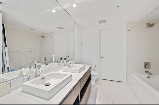 Building Photo - S Miami ave , Miami, FL 33130 - 2 BR 1 BA ...
