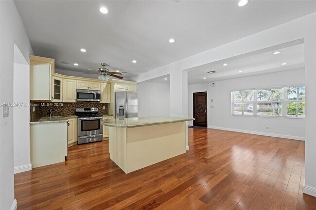 Building Photo - 12730 Ixora Rd
