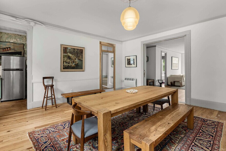 Building Photo - 185 E Broadway