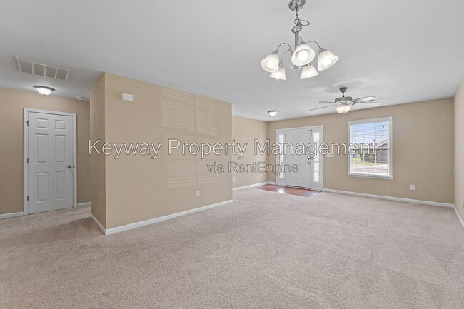 Building Photo - 6107 Village W Ln