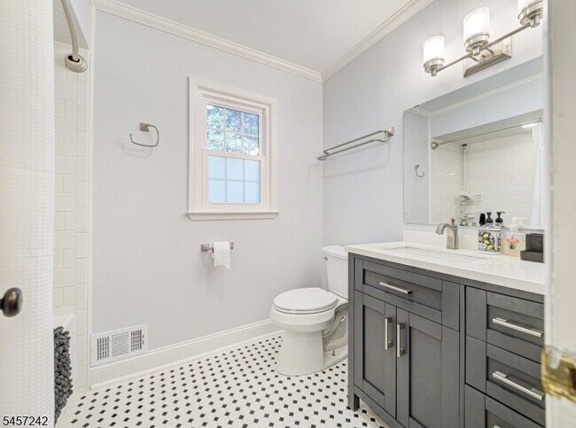 Building Photo - 152 Woolf Rd