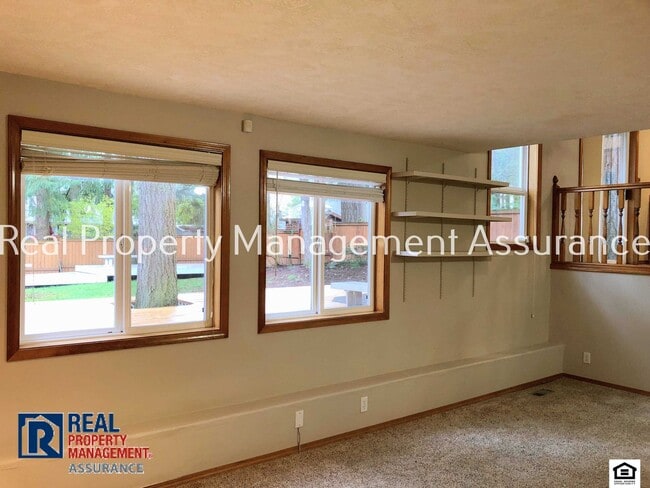 Building Photo - 15520 SW Breccia Dr