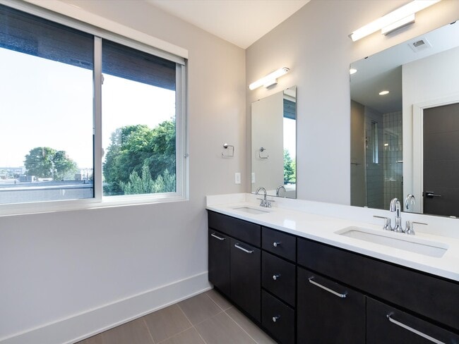 Building Photo - 237 Domain Way