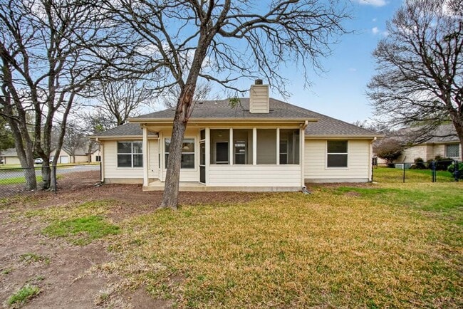 Building Photo - 3001 Parker Dr