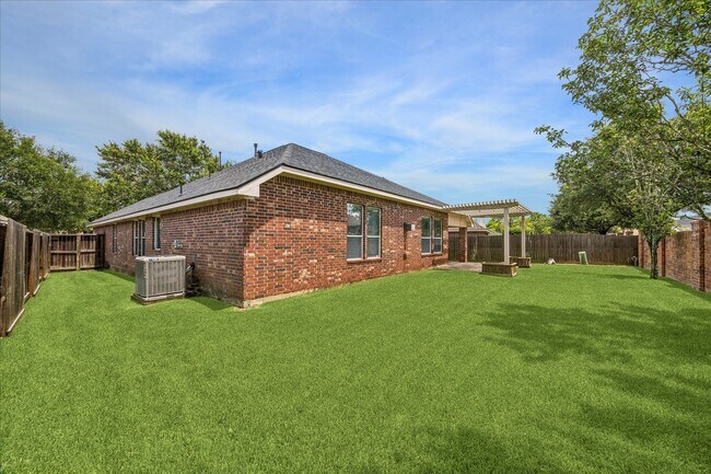 Building Photo - 2821 Chinaberry Park Ln