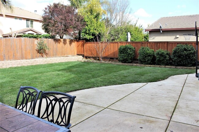 Building Photo - Beautiful Whitney Ranch 2 Story, 5/3.5 Hom...