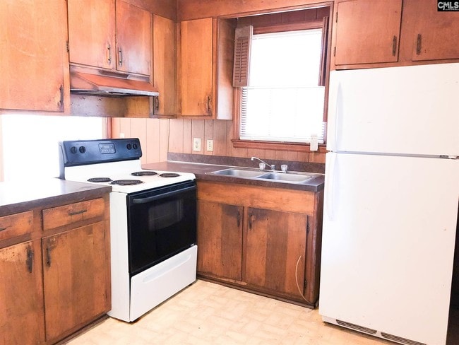 Building Photo - 225 Stirlington Rd