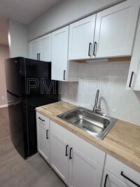 Building Photo - 2046 W Market St