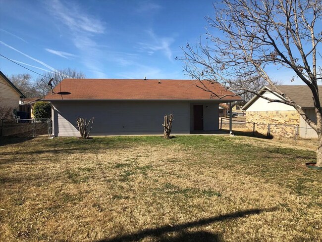 Building Photo - AVAILABLE NOW!!!
