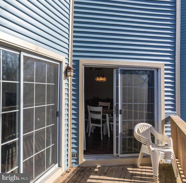 Building Photo - 5033 Beech Ct