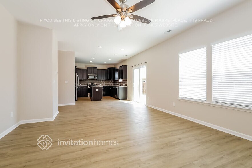 Building Photo - 1841 Swan Dr