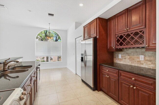 Building Photo - 9308 Lake Serena Dr