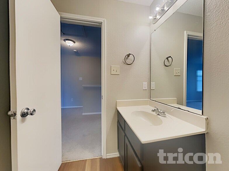 Building Photo - 1113 Beeblossom Dr