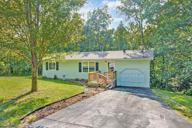 Primary Photo - 169 Lakeshire Dr